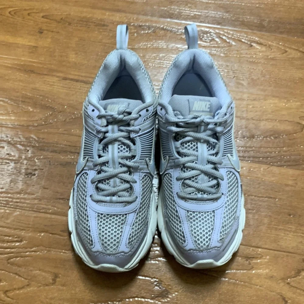 Nike Zoom Vomero 5 Athletic Sneakers
